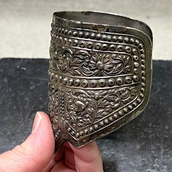 Large Thin Vtg. Ornate Silvertone Metal Wide Open Cuff Bracelet w/Floral Motif - Picture 5 of 8
